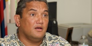 20090911_mayor-kenoi-closeup Mayor Kenoi talks about bill 132 and the land in Hamakua that would be for sale to balance the county budgets.
