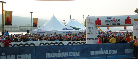 IronStart Age groupers crowd toward the water minutes before the start of Ironman World Triathlon Championship. (Hawaii247 photo by Karin Stanton)