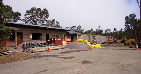 20100520_HVNP-Kilauea-Tour-Emer-Bldg