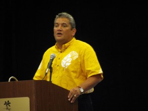 Mayor Billy Kenoi welcomes participants to the "Hawaii County Health Conference: Building a Healthier Future."