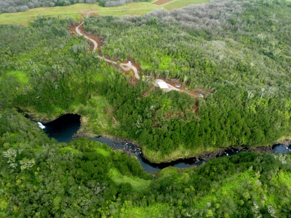 KapohoKine-HonoliiMountainOutpost Looking slightly mauka at the Honolii Mountain Outpost site with Honolii Stream.