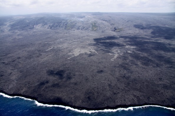20120521_usgs-coastal-plain-pali The lava flows on the coastal plain are still slowly advancing towards the water. On the Monday (May 21) overflight, the active breakouts were about 750 m (0.5 miles) from the ocean. These flows have once again entered the National Park. Photo courtesy of USGS/HVO