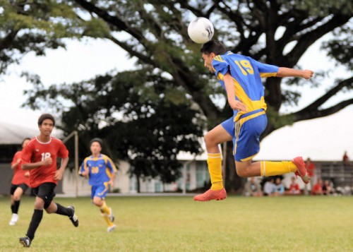 20081209-hilo-sjs_scb_002 The Hilo Vikings defeated the St. Joseph Cardinals 7-0 in a BIIF socccer match at the St. Joseph campus.