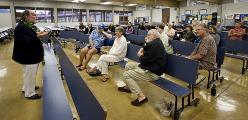 20090309_abercrombie-waiakea Congressman Neil Abercrombie answers questions from the audience regarding his position on issues in his run for governor.