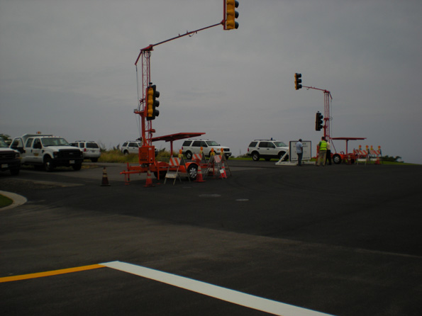 hokuliahalekii County crews make final adjustments Monday, March 9 to the traffic lights at the south end of the Mamalahoa bypass. (Hawaii247.com photo by Karin Stanton)