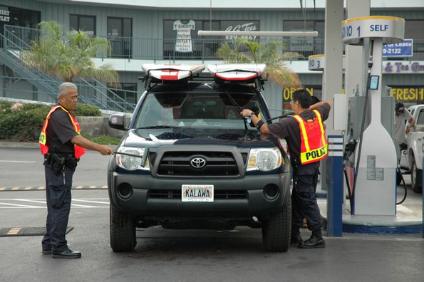 sowhcops Big Island police officers bust out their power cleaning moves during a car wash fundraiser for Special Olympics West Hawaii. (Photo by KC Strand/couresty of Special Olympics West Hawaii)