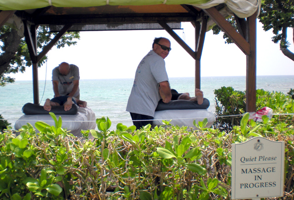 703massage Volunteers offered massages oceanside. (Hawaii247.com photo by Karin Stanton)