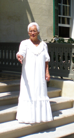 FannyAuHoy Administrator Fanny Au Hoy welcomes the first guests back to Hulihee Palace (Hawaii247 photo by Karin Stanton)