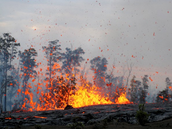 20110306_mp_0912_MERZ fissure he fissure between Pu‘u ‘O‘o and Napau Crater on Kilauea’s east rift zone erupts lava spatter up to 25 m (80 ft) high. Photo courtesy of HVO