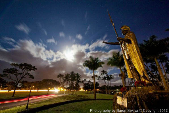 © Copyright 2012 Baron Sekiya The moon rises over the Big Island as King Kamehameha the Great's statue reaches out from Hilo, Hawaii. Photo by Baron Sekiya | Hawaii 24/7