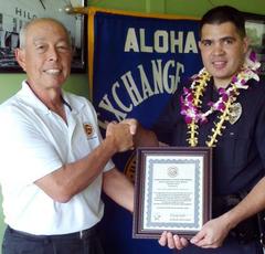 201201_officer-of-the-month Aloha Exchange Club member Joey Estrella presents an 'Officer of the Month' plaque to Officer Gregory Horton