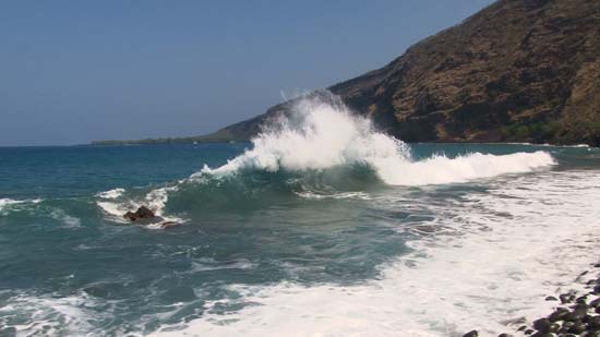 KealakekuaShorelineWaves20120705