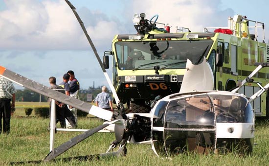 A helicopter rests on its side after an emergency landing Thursday in Hilo. (Hawaii 24/7 photo by Tim Wright)