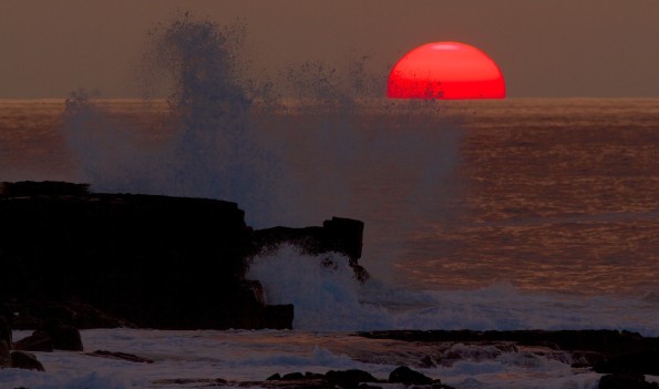 Sunset in Kona off Honokohau Harbor with the Winter temperature here at 81ºF. Photography by Baron Sekiya | Hawaii 24/7