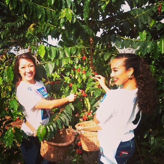 Alyssa Ishihara and Jeanne Kapela at the Kona Coffee Cultural Festival Picking Contest in November 2013. (Photo special to Hawaii 24/7)