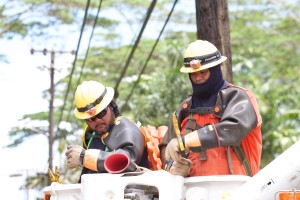 Hawaiian Electric workers get suited-up with safety gear before working on electrical lines in Hawaiian Beaches. Photo courtesy of Hawaiian Electric Companies