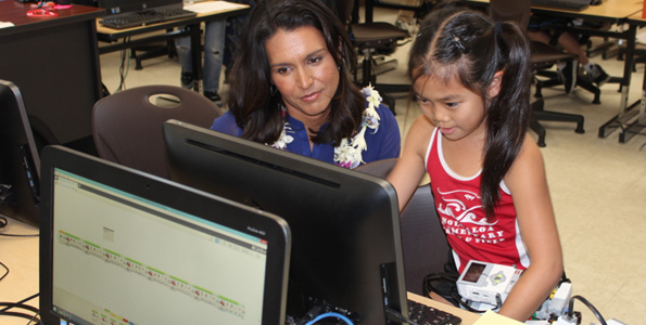 Congresswoman Tulsi Gabbard watches as a Holualoa Elementary School student gets her robot ready for a demonstration. (Hawaii 24/7 photo by Karin Stanton)