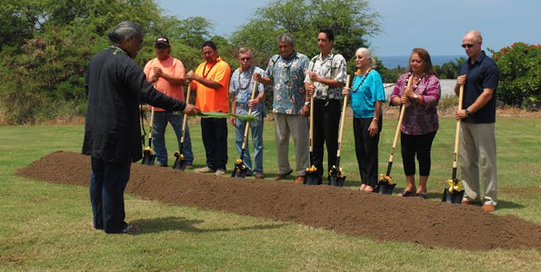 Mayor Billy Kenoi, Chairman Dru Kanuha, Councilwoman Karen Eoff, Councilwoman Maile David and others ready to break ground Wednesday for the Alii Kai park project. (Image courtesy of Hawaii County Department of Parks and Recreation)