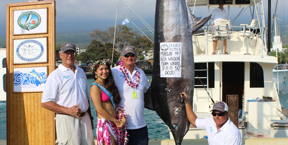 Miss Billfish Cheri Lavoie with Team Likeke Club, which boated the largest fish of Day 2. The team was fishing aboard Dojo, under the guidance of Capt. Ryan Foster. (Hawaii 24/7 photo by Karin Stanton)