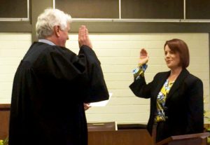 Chief Justice Mark E. Recktenwald swears in Mahilani E.K. Hiatt as judge of the District Family Court of the Third Circuit.